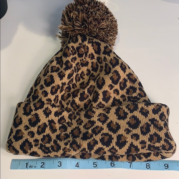5 ⭐️ Rated Knit Leopard Print Beanie with Pom Pom - Picture 10 of 11